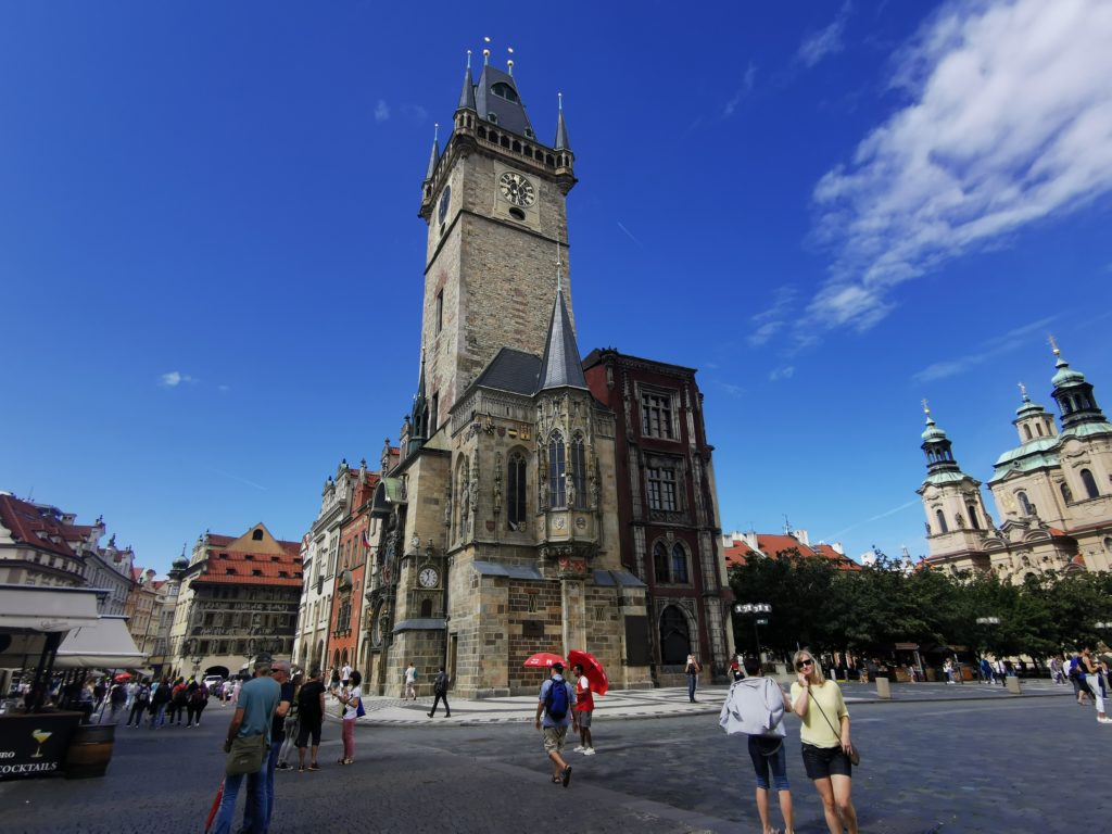 Prager Rathaus mit der Metronomischen Uhr